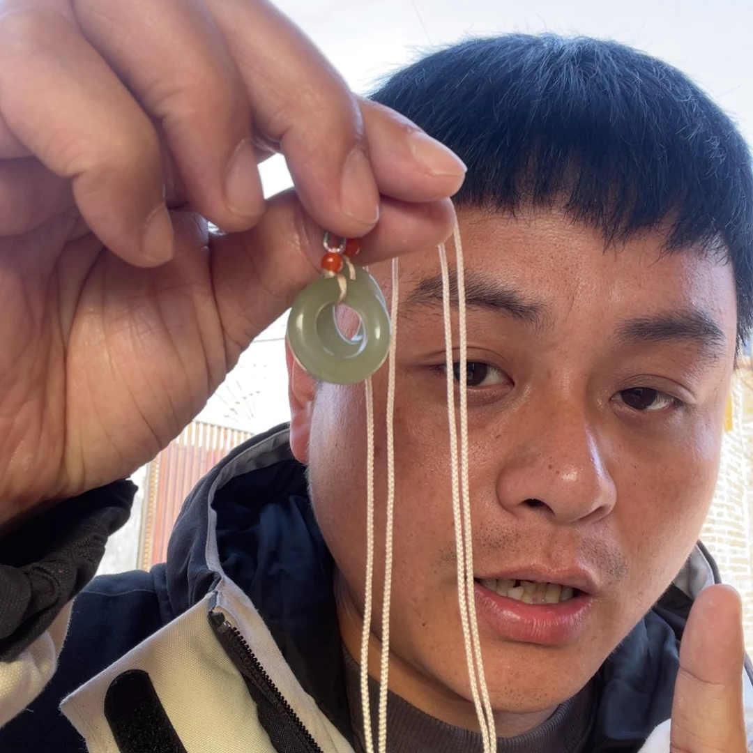 和田玉颈饰未镶嵌甜甜圈吊坠