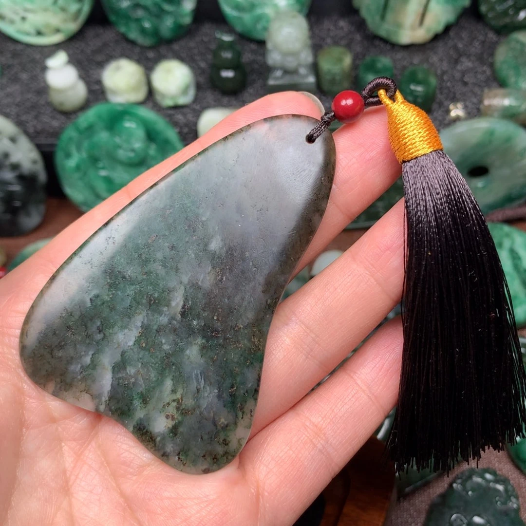 独山玉未镶嵌颈饰