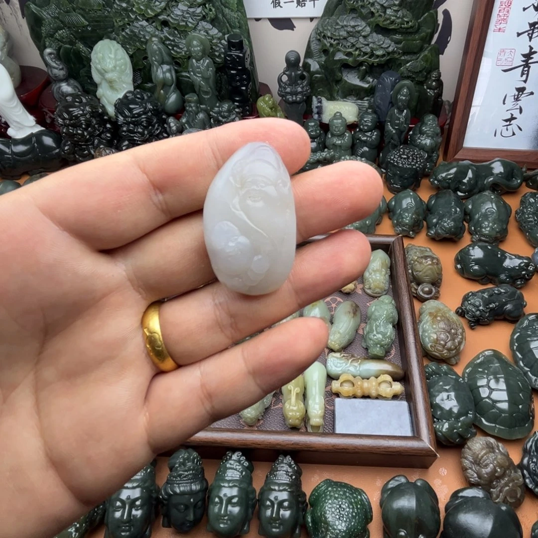 和田玉未镶嵌把件