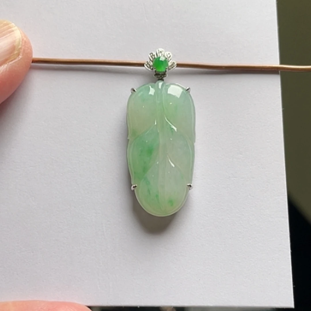 【闪购商品】吊坠(不含链)18K金镶嵌翡翠