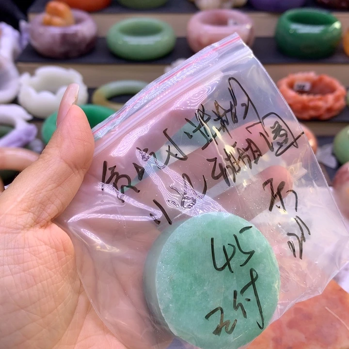 贪***.石英岩玉未镶嵌13468975444