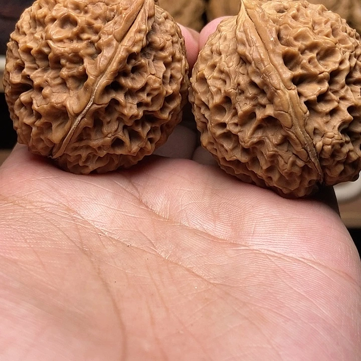 文玩核桃吊坠烈焰红唇