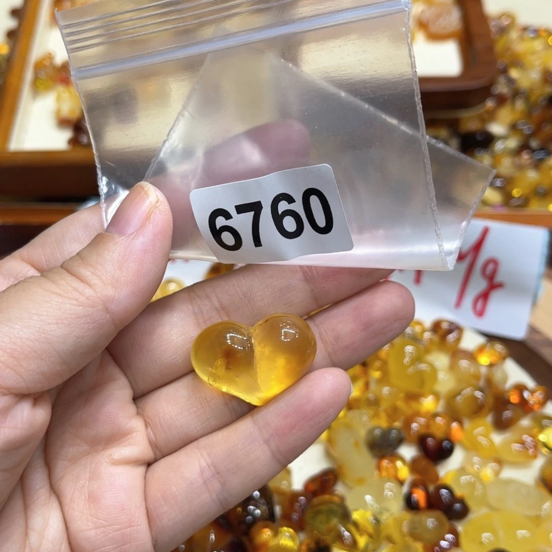 未镶嵌琥珀珠宝奇石