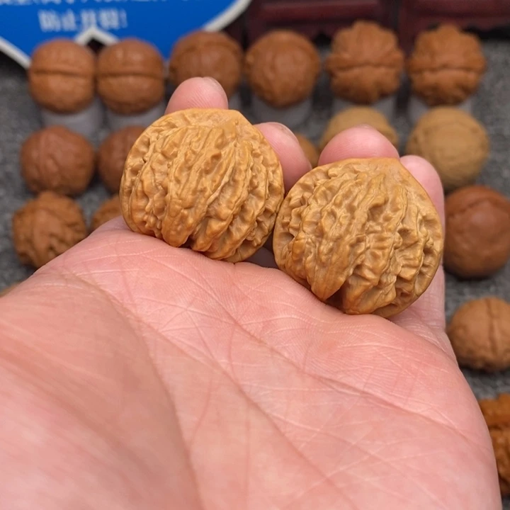 文玩核桃把件西瓜纹官帽