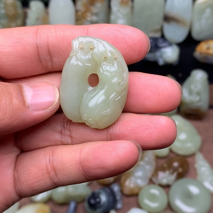 和田玉（糖玉）未镶嵌颈饰