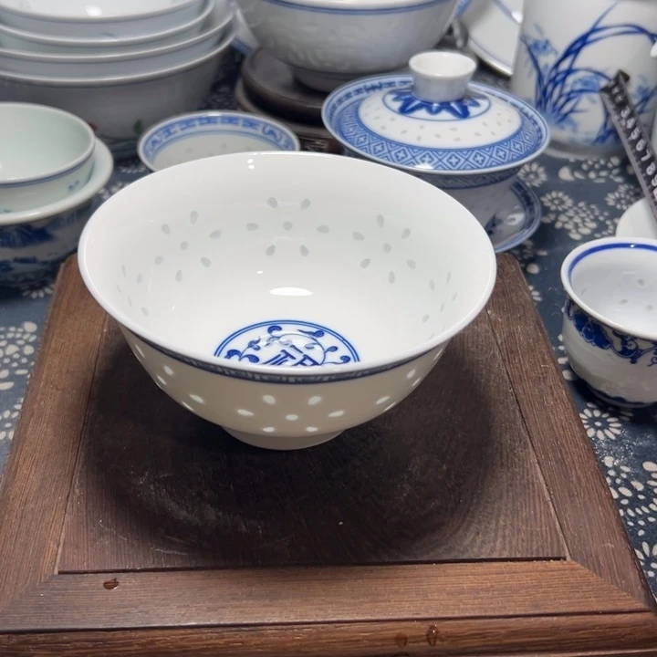 陶青花玲珑福字高脚小饭碗