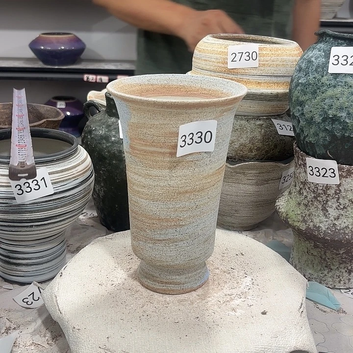 摆件高21，口12，有孔3330