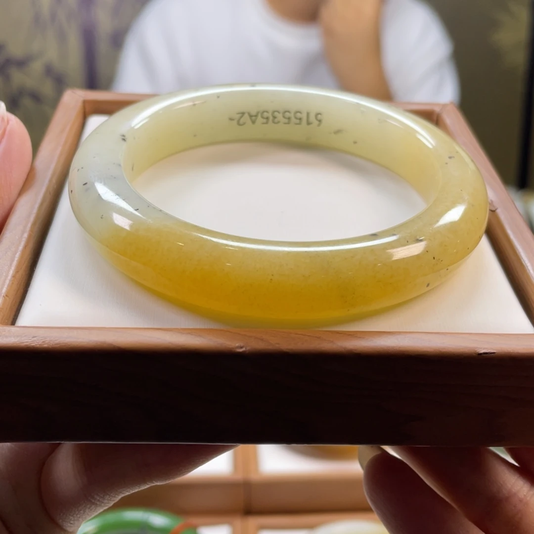 和田玉未镶嵌手镯62圈