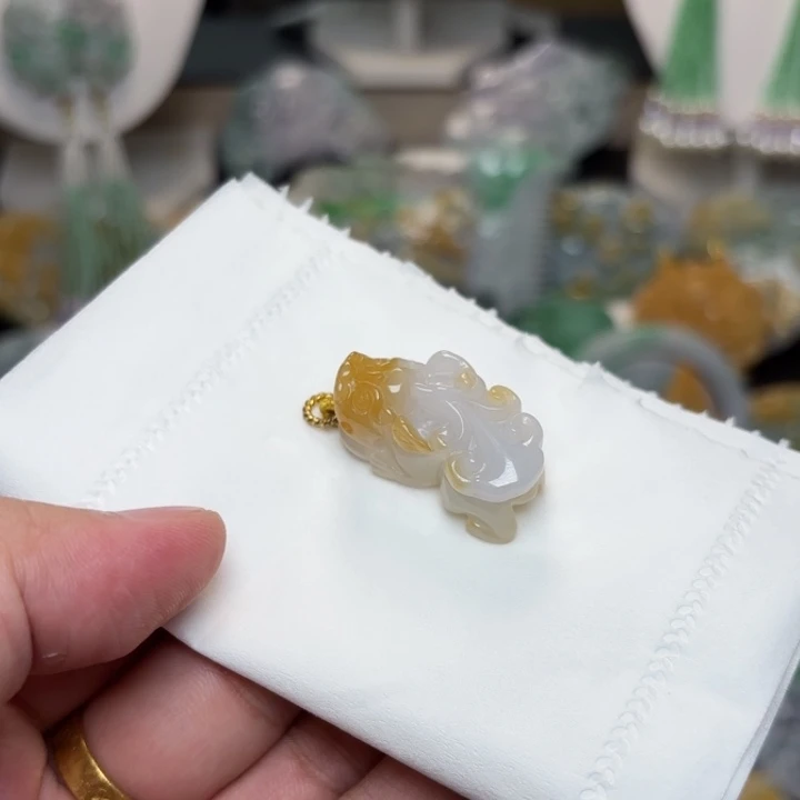 翡翠未镶嵌颈饰吊坠