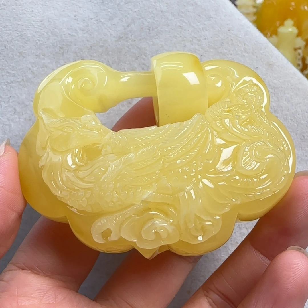 蜜蜡未镶嵌珠宝奇石