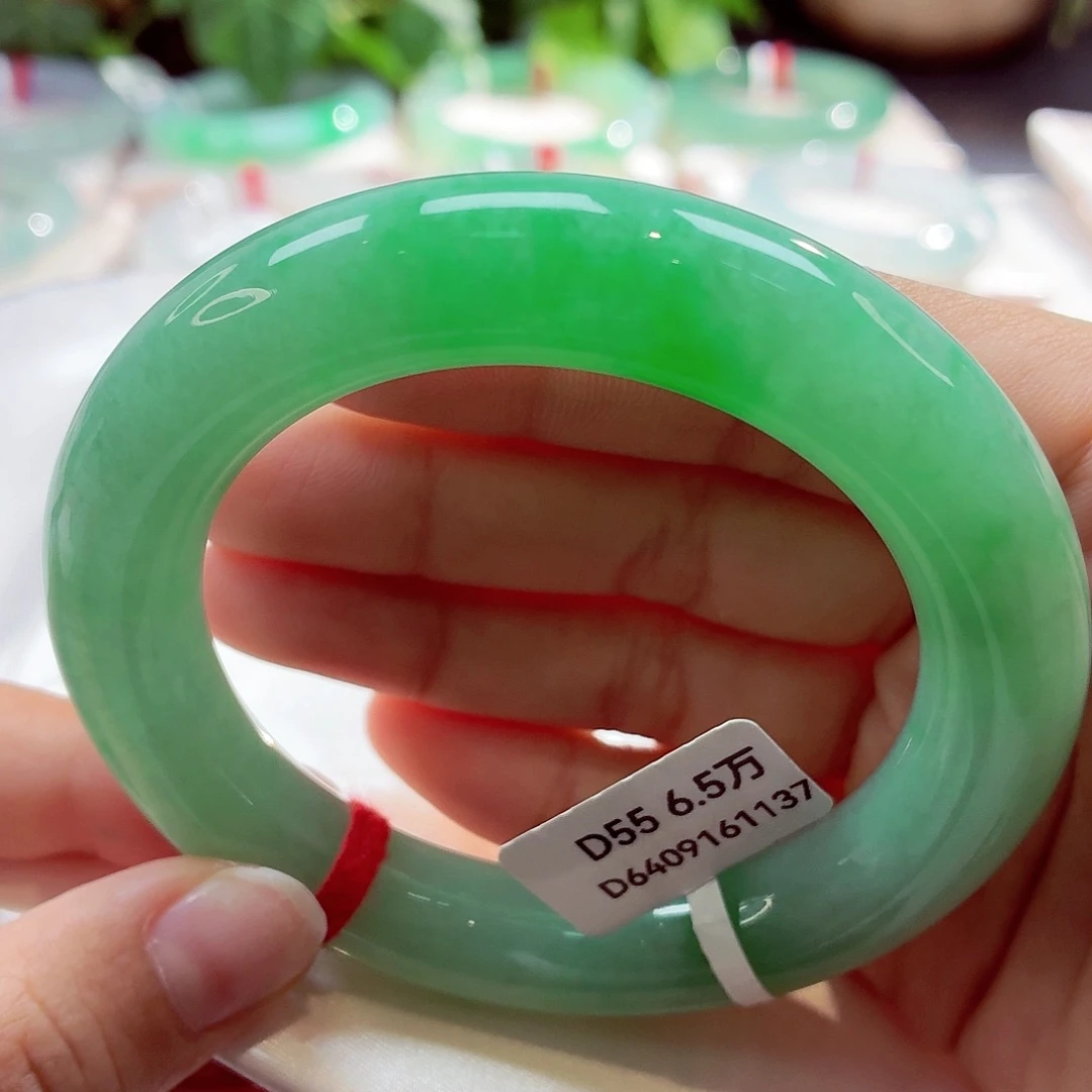 翡翠未镶嵌手镯（圆镯）68-21