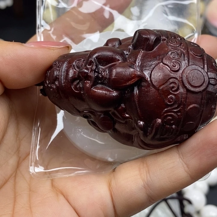 何***着香榧木花梨木，文殊高货牌子