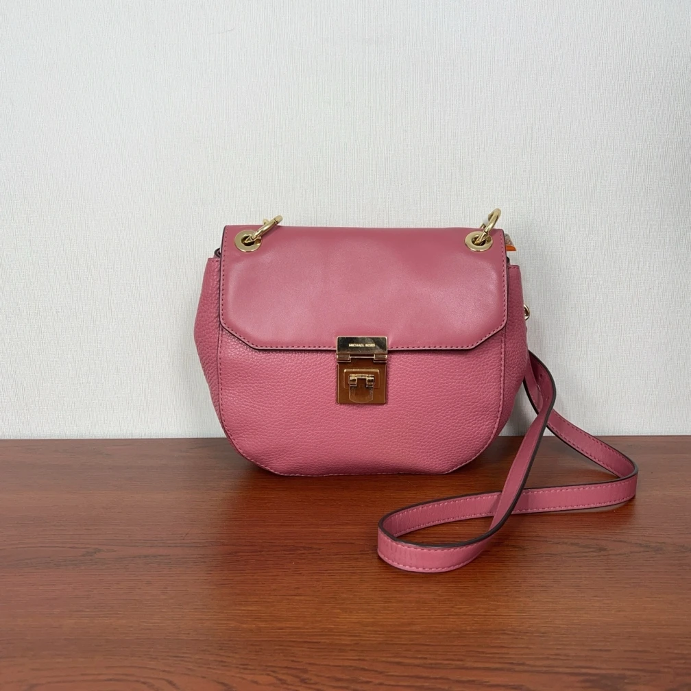 95新 MICHAEL KORS/迈克高仕 MK牛皮小猪包底长21粉色cj7403