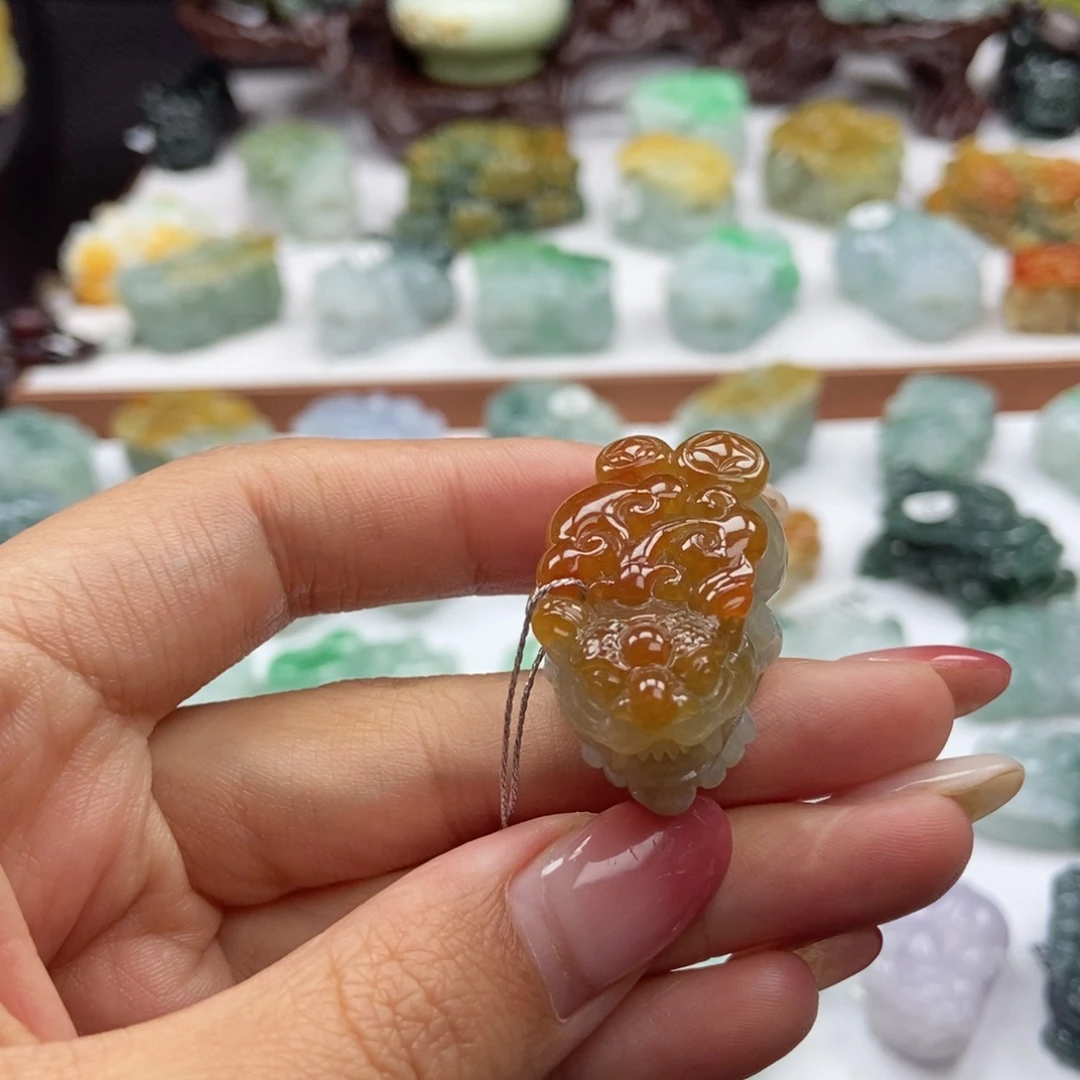 颈饰未镶嵌翡翠A17 红翡含珠貔貅