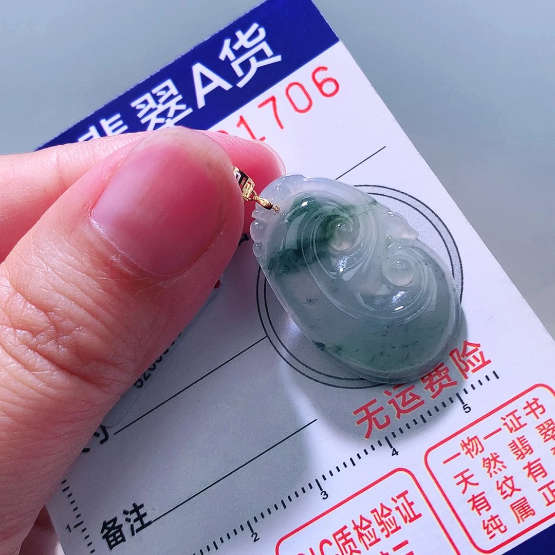 翡翠18K金镶嵌颈饰吊坠