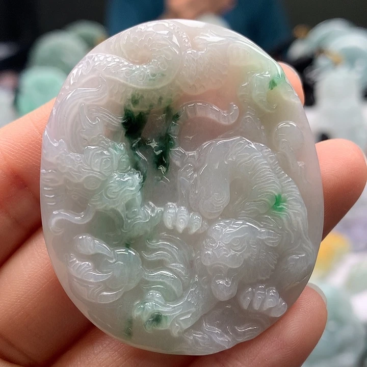 翡翠未镶嵌颈饰霸气侧漏虎虎生威