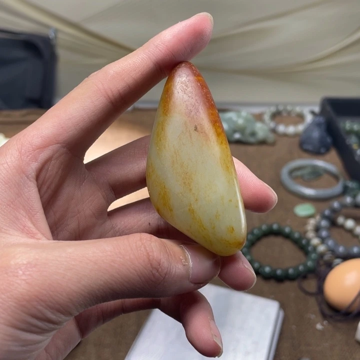 和田玉未镶嵌把件