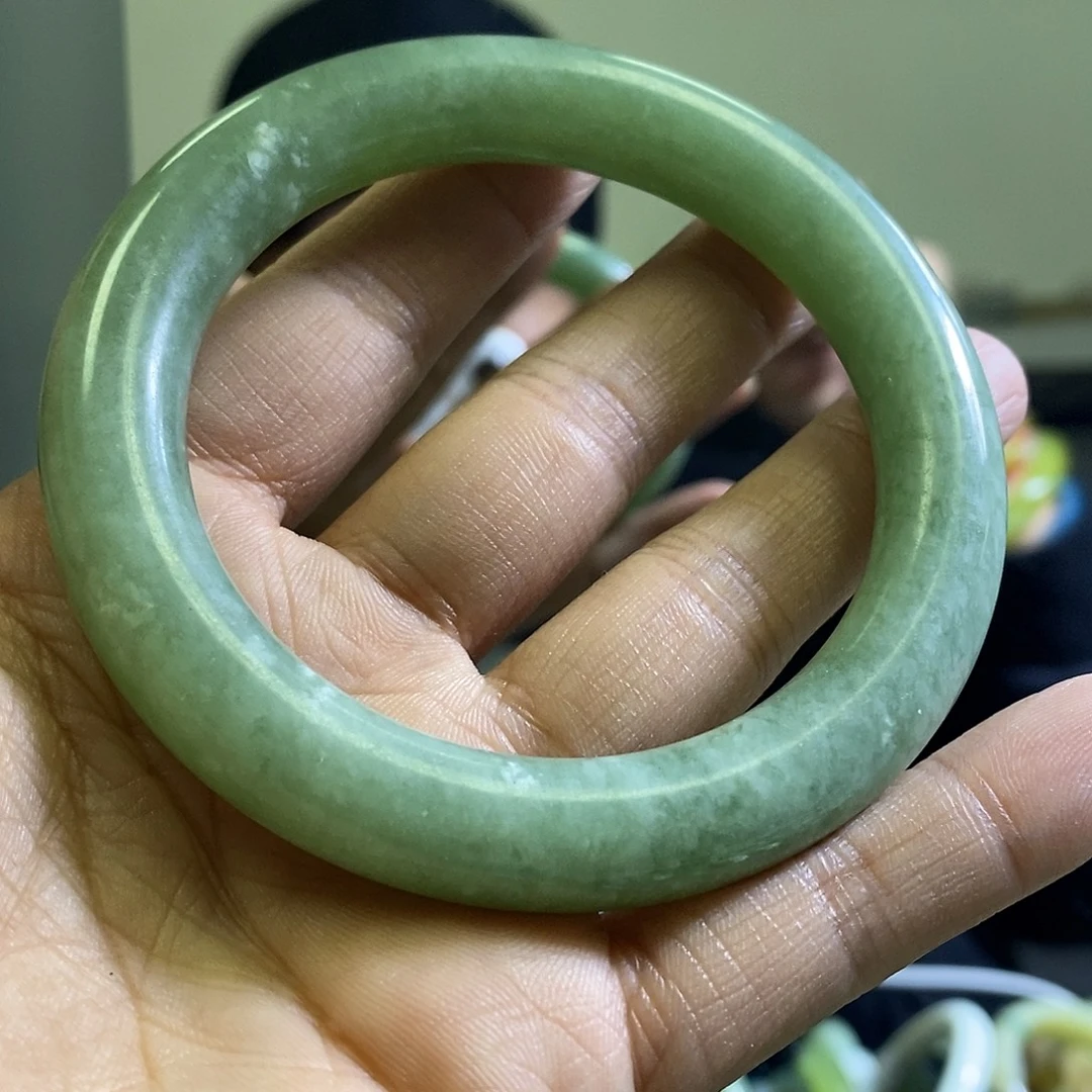 岫玉未镶嵌手镯60口径