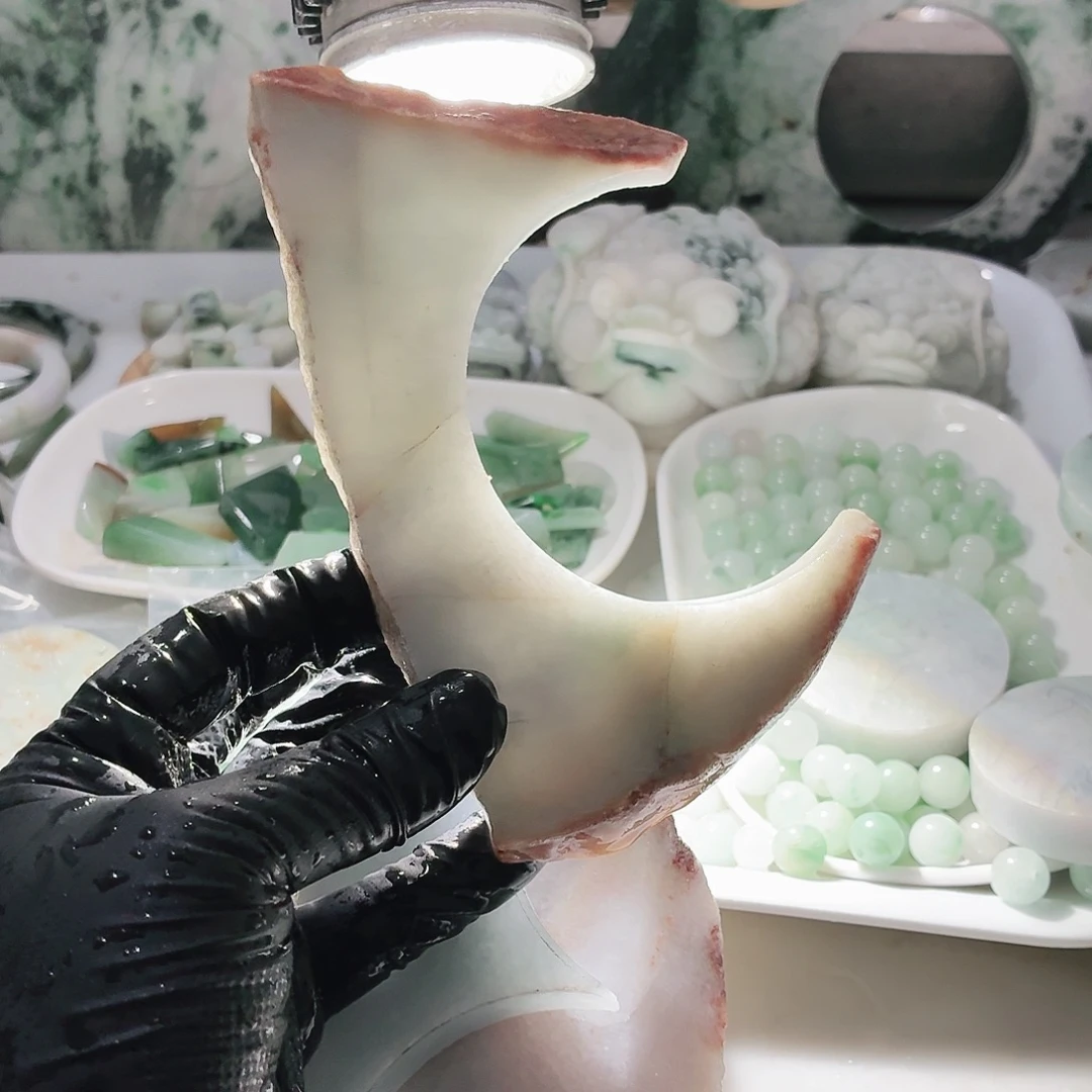 翡翠未镶嵌颈饰边角料