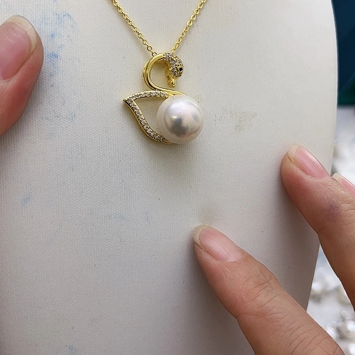 淡水珍珠合金白珠大天鹅吊坠