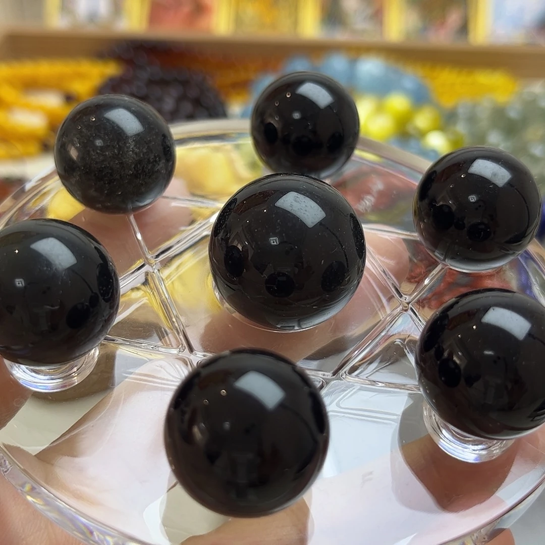 黑曜岩未镶嵌珠宝奇石矿坑