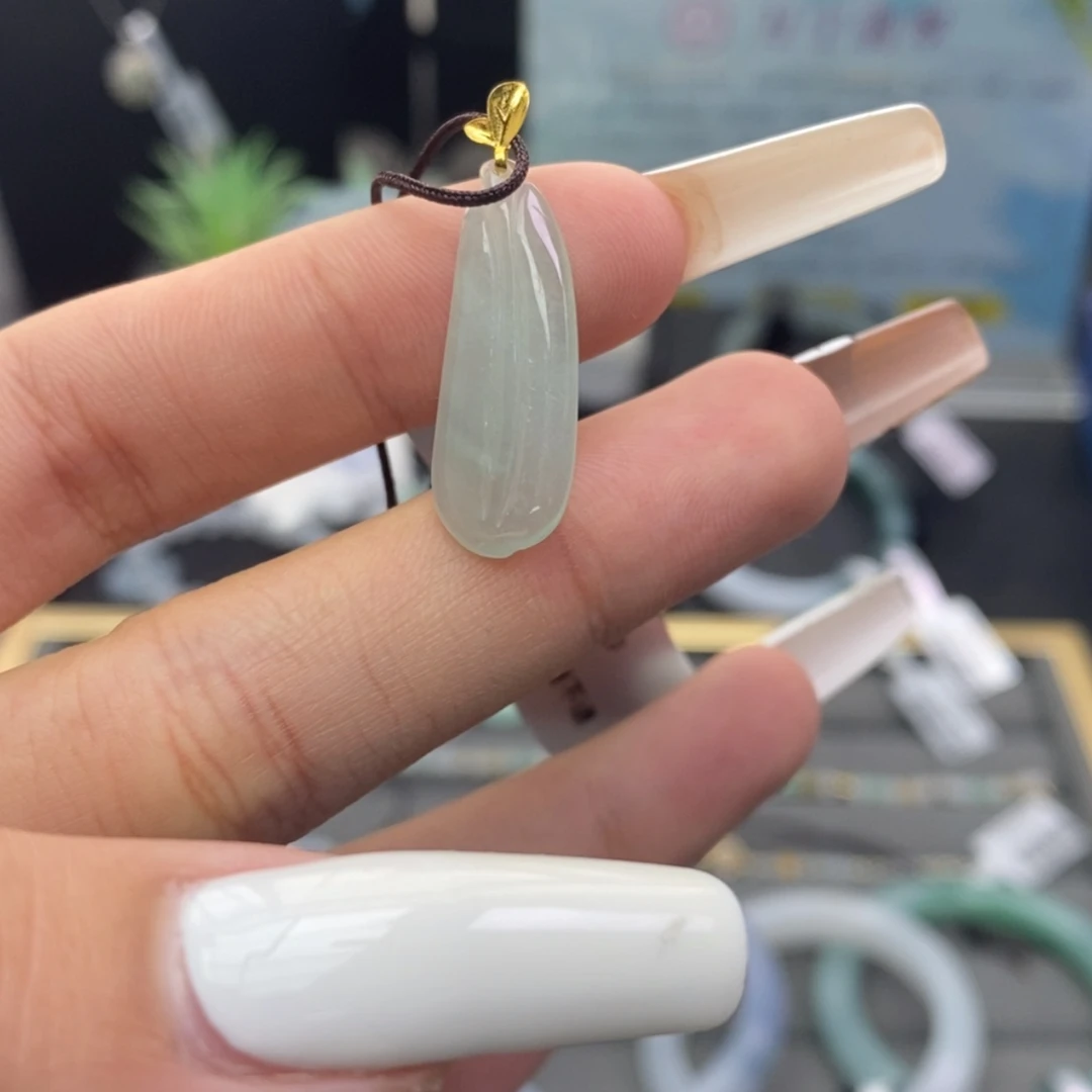 【闪购商品】颈饰18K金镶嵌翡翠