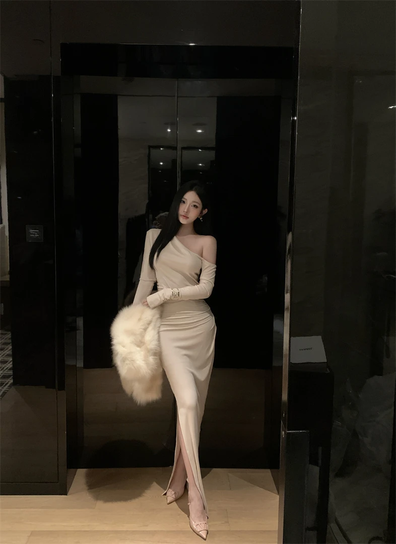 设计感斜肩性感辣妹修身显瘦连衣裙