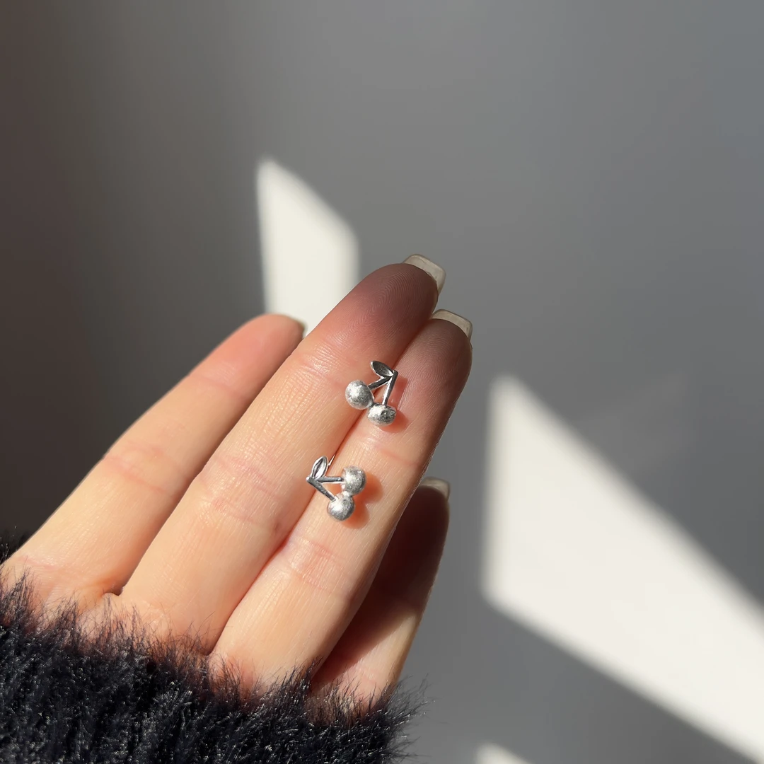 925银耳饰 纯银耳钉 樱桃  显皮肤白 小巧玲珑 小众 重工