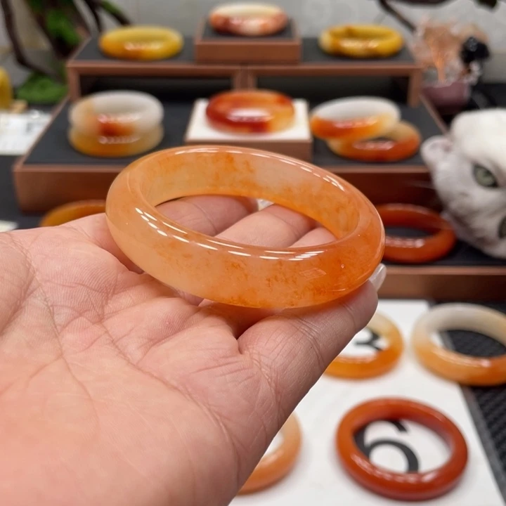 稳***福石英质玉（黄龙玉）未镶嵌手镯