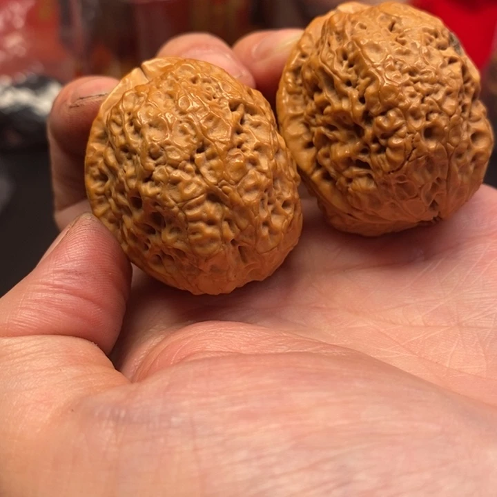 文玩核桃吊坠虎头奔