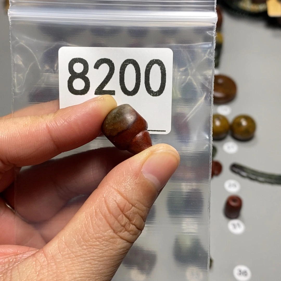 颈饰未镶嵌透闪石质玉轻**萤