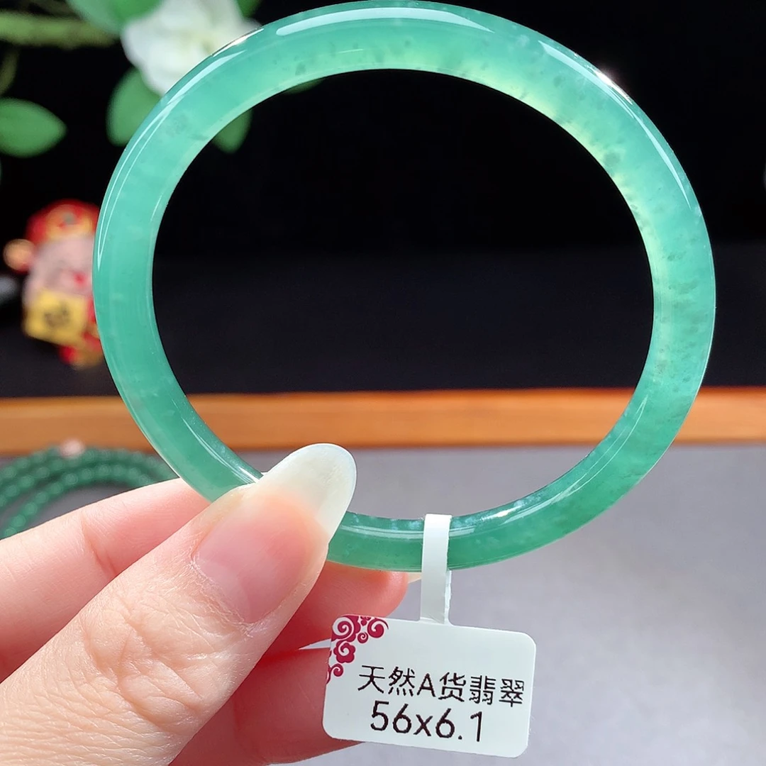 未镶嵌手镯（圆镯）翡翠