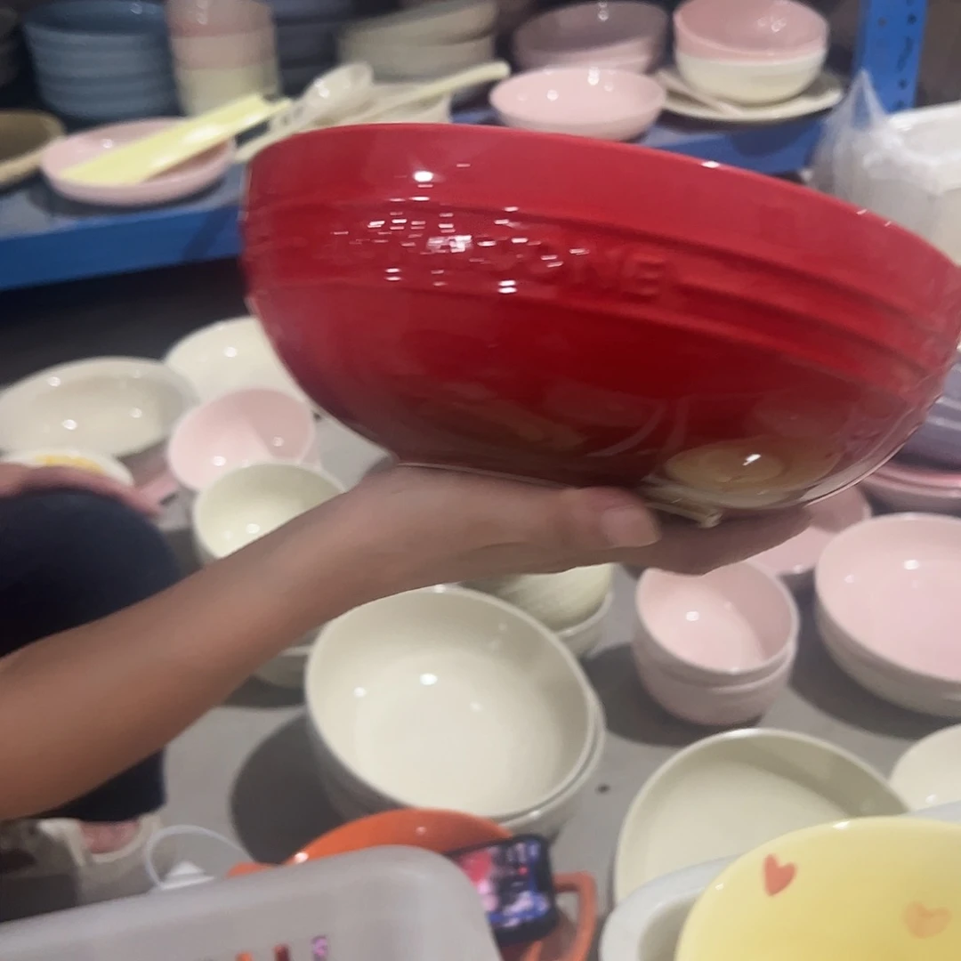 瓷片摩登大红色碗一个微瑕8寸