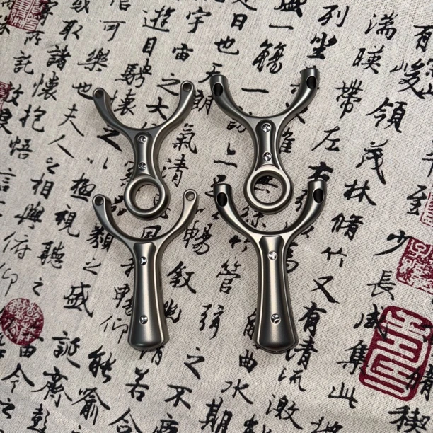 寻欢单卡顶卡全数控五轴联动牛角孔千发代工小巧精致方便携带