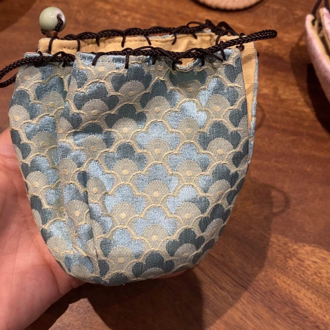 瓷片器物。