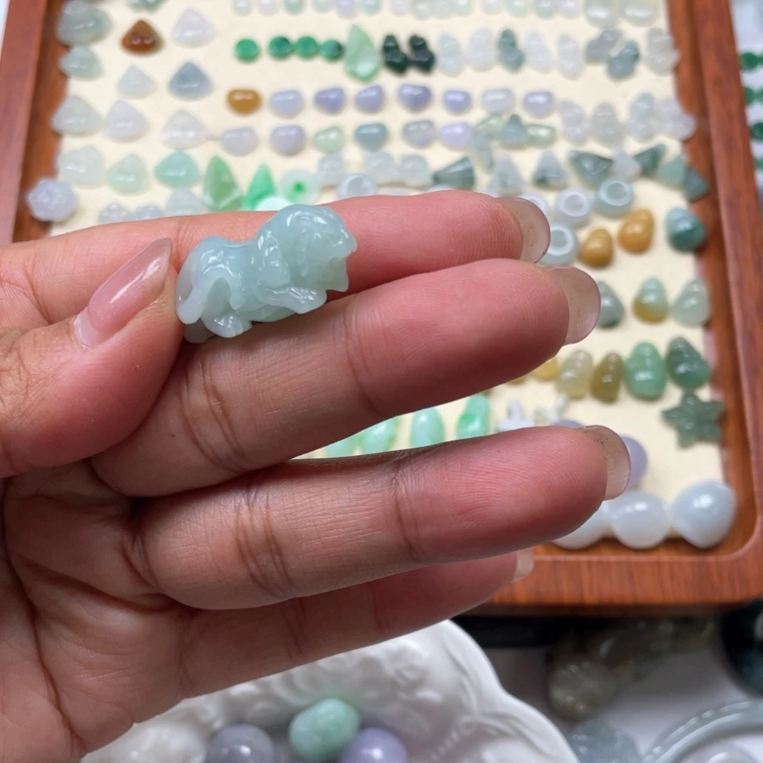 翡翠未镶嵌颈饰67896789