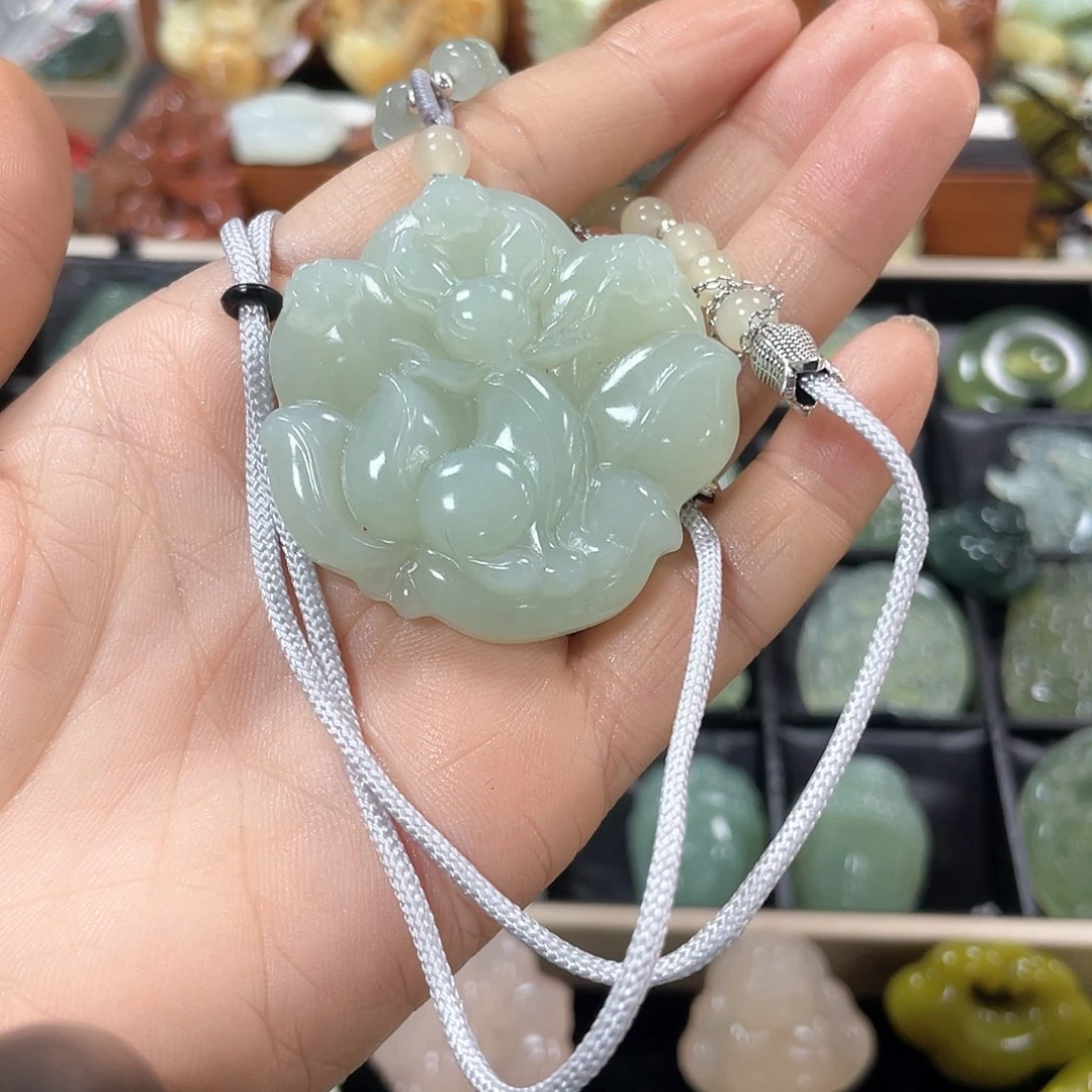 蛇纹石玉颈饰未镶嵌