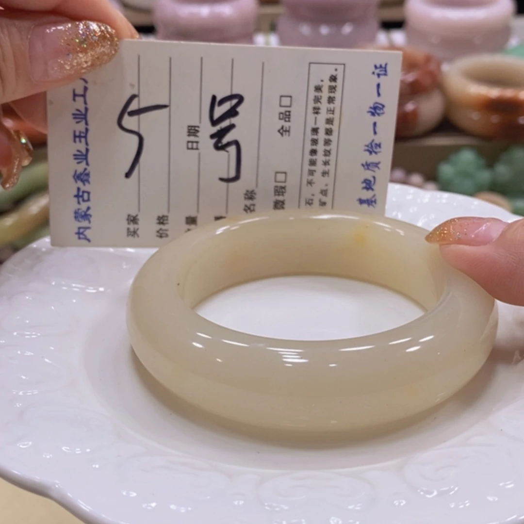 【闪购商品】未镶嵌手镯石英质玉