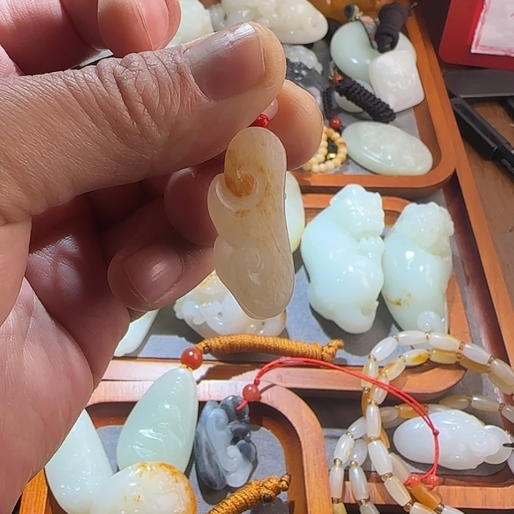 和田玉（糖玉）未镶嵌颈饰