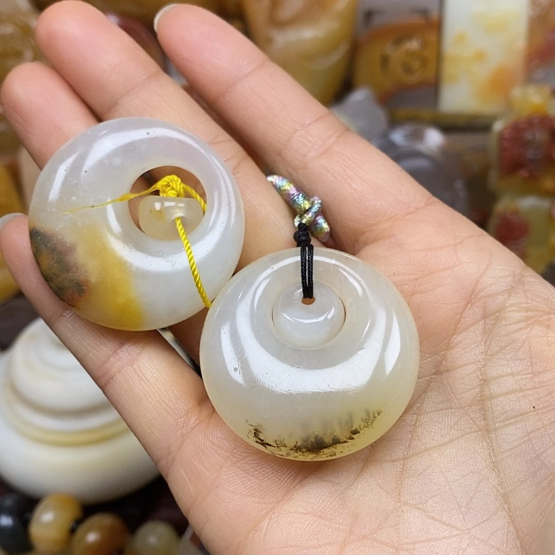 石英质玉（黄龙玉）颈饰未镶嵌