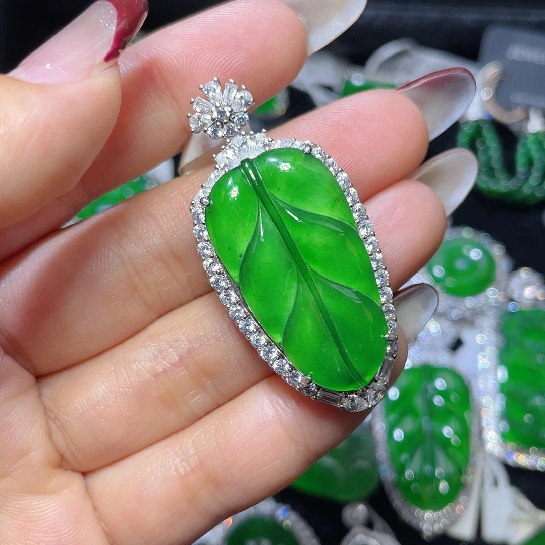 翡翠颈饰银S925镶嵌翡翠