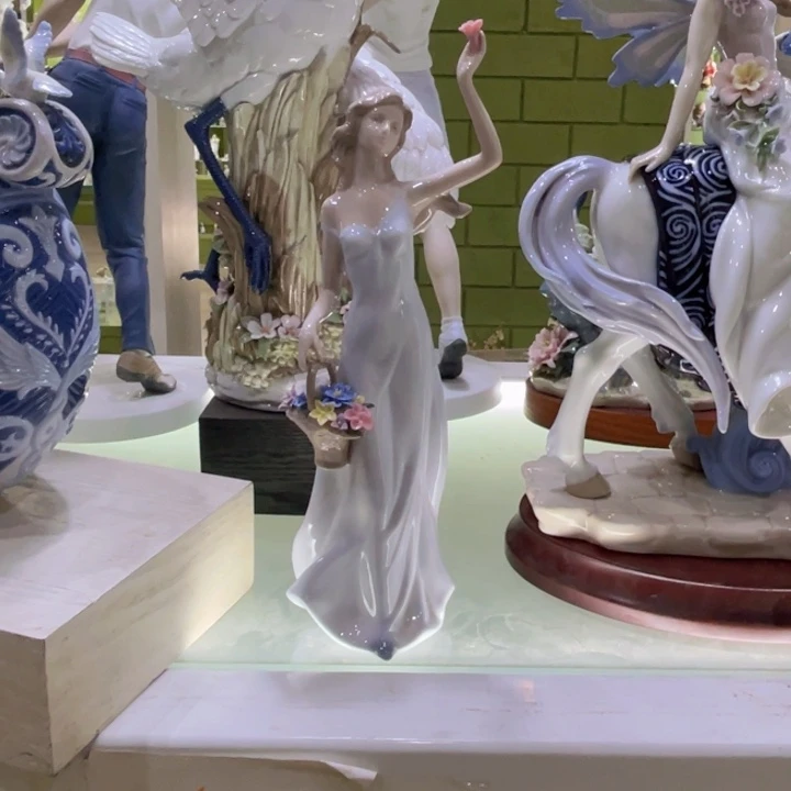 30cm尊匠瓷偶一个