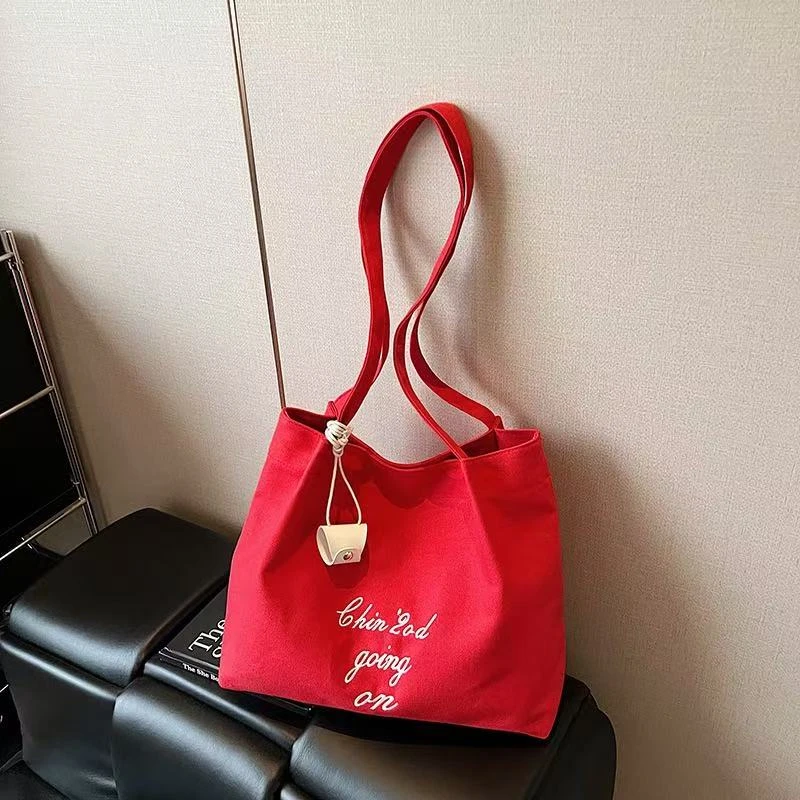 盛夏旅行托特包包女大容量红色帆布包2025新款潮单肩包休闲穿搭