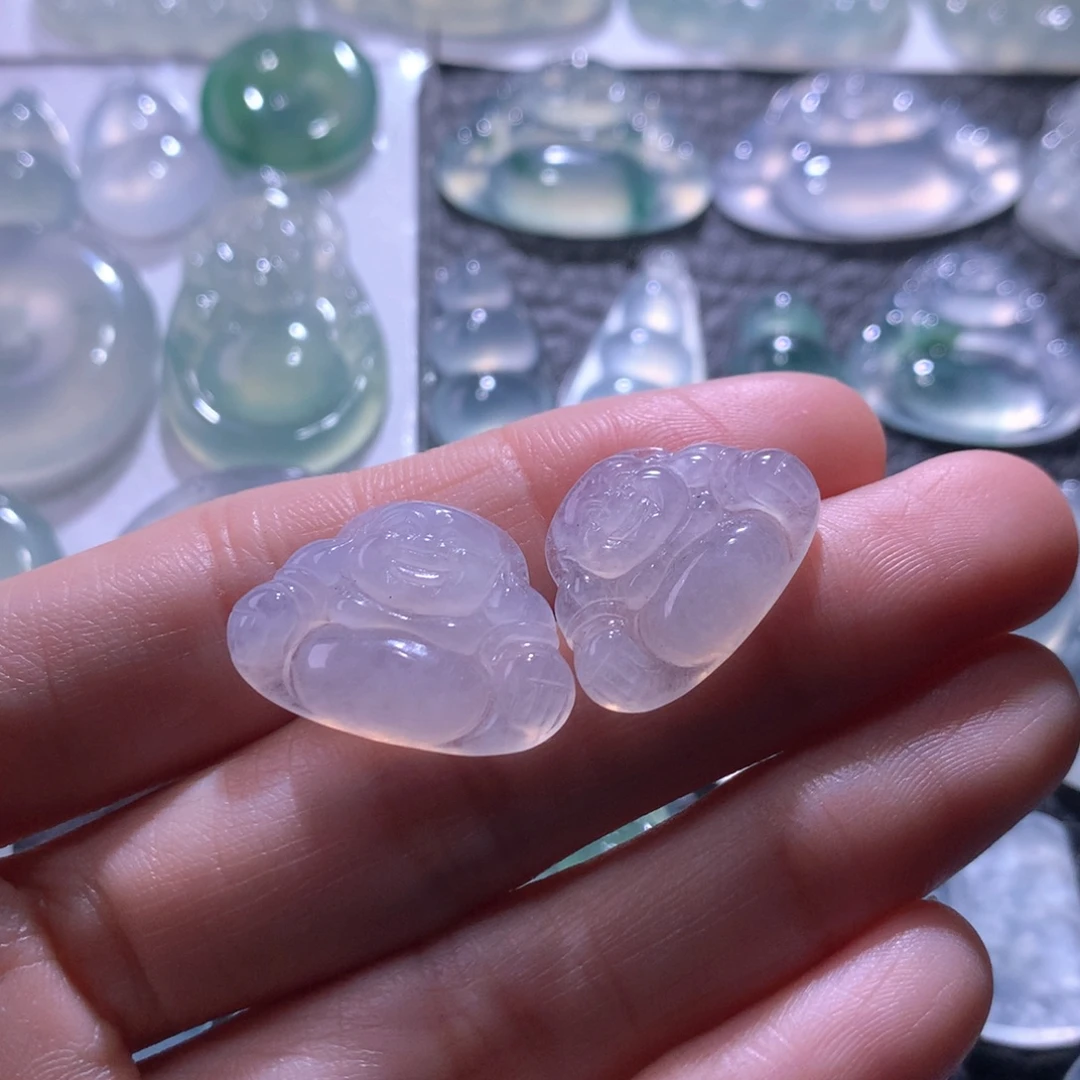 翡翠未镶嵌颈饰一对