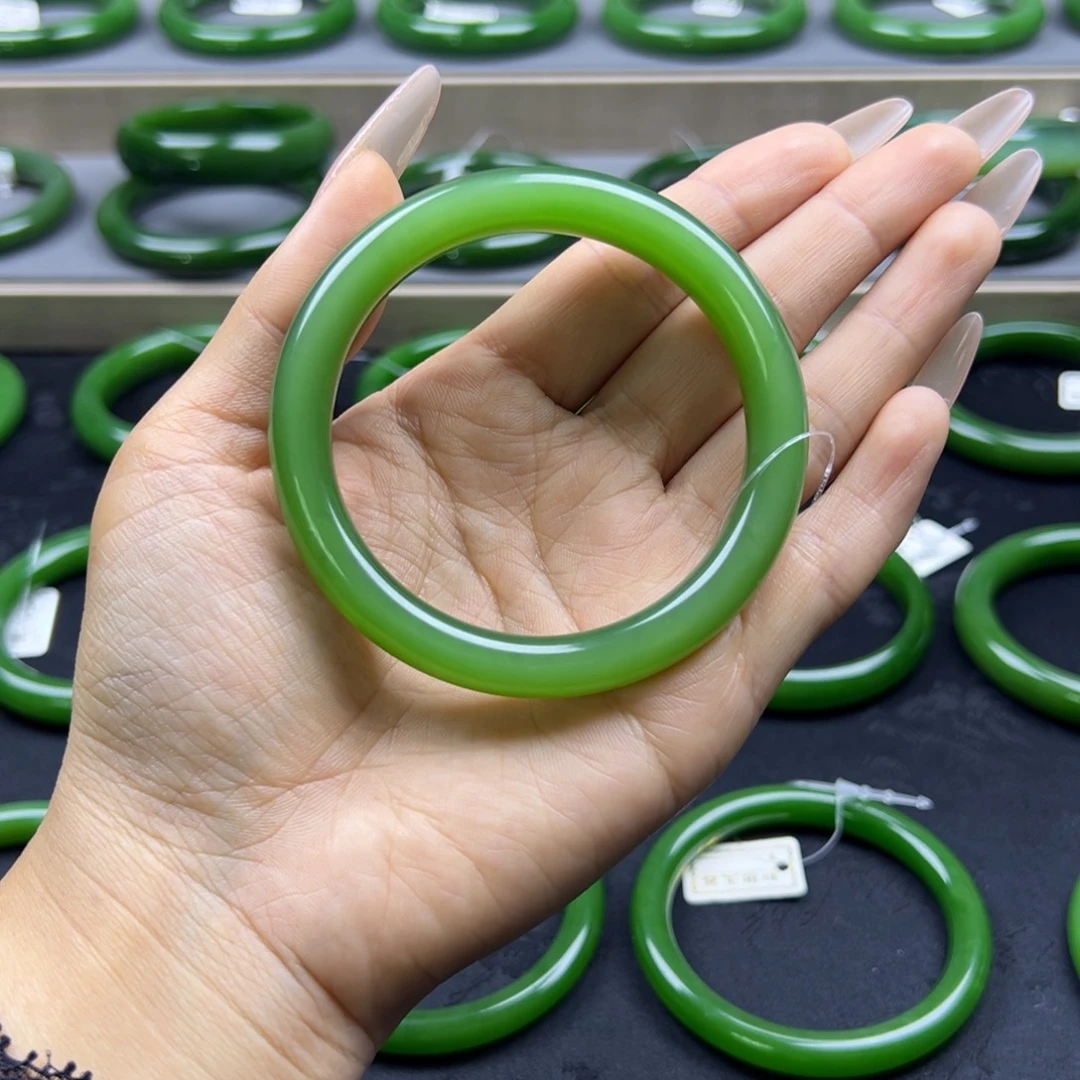 和田玉（碧玉）未镶嵌手镯荧光果绿