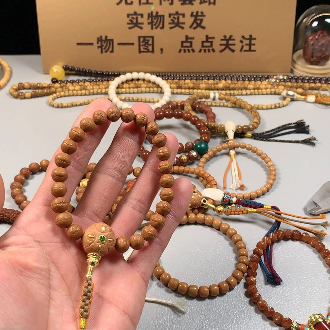 吊坠猴头核桃。。。。。。。。。。。