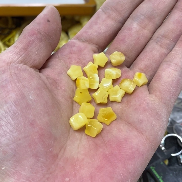 未镶嵌蜜蜡裸石多样性发货2个