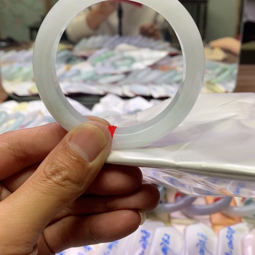 翡翠手镯未镶嵌白月光