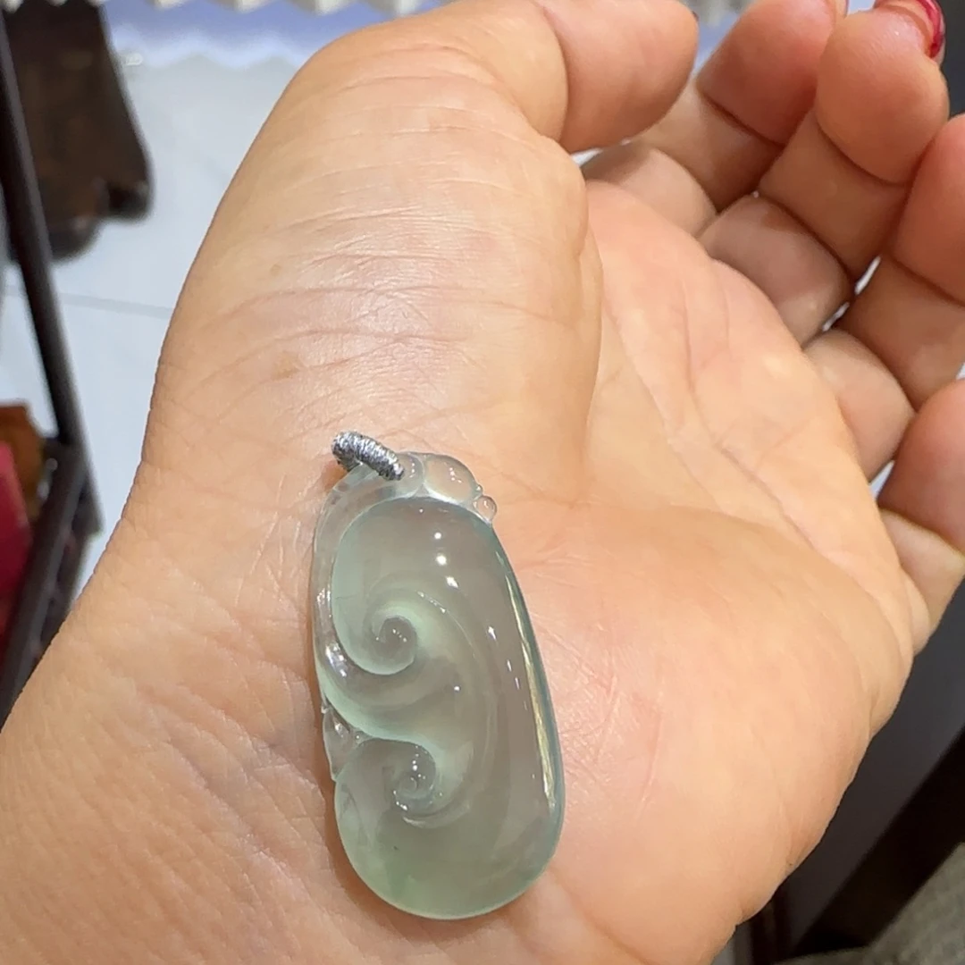 翡翠未镶嵌颈饰如意