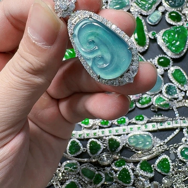 翡翠颈饰未镶嵌天然A货翡翠放漏